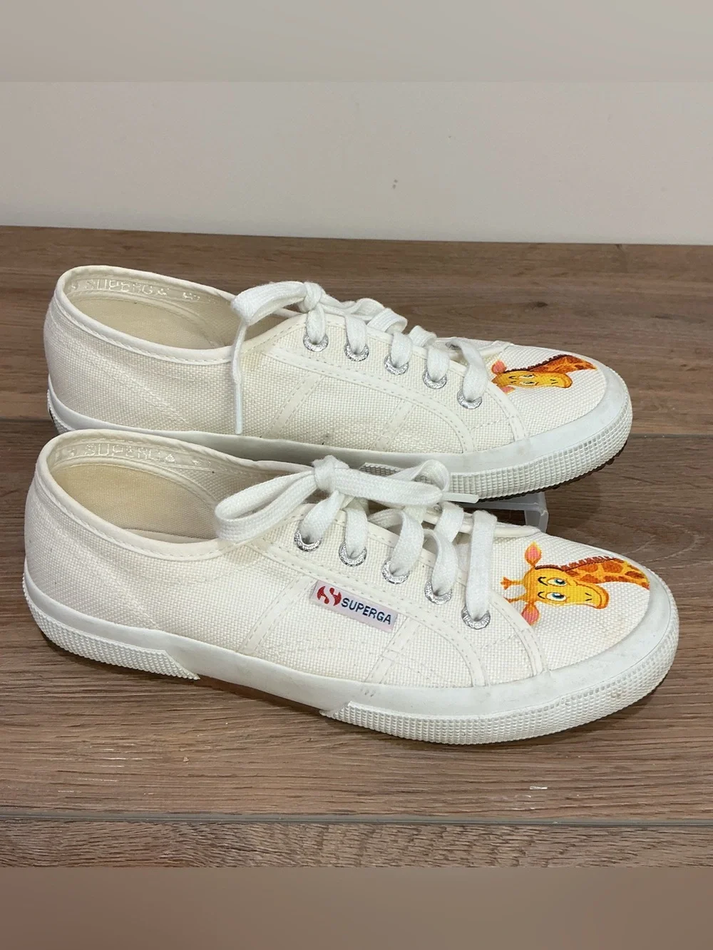 Superga Womens white Canvas Sneakers with Hand painted Giraffe, size 7.5